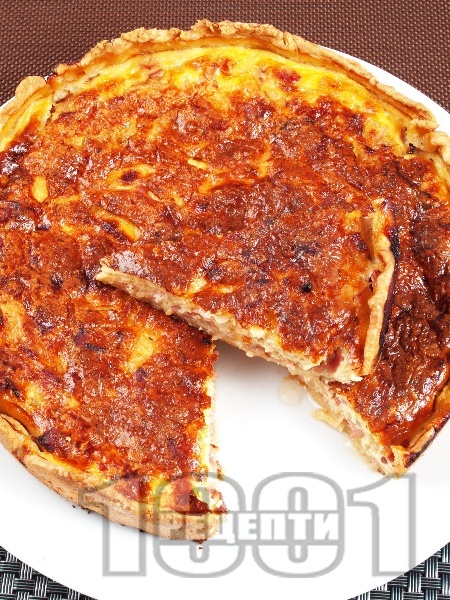 Пирог с бекон и лук - снимка на рецептата